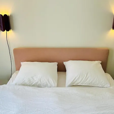 Sunny With A Beautiful View! 公寓