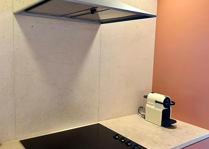 Sunny With A Beautiful View! 公寓