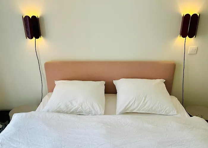 Sunny With A Beautiful View! 公寓