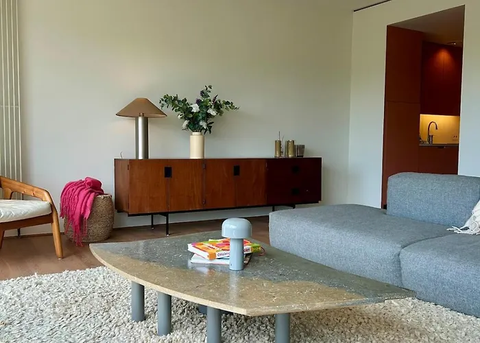 Sunny With A Beautiful View! 公寓 *